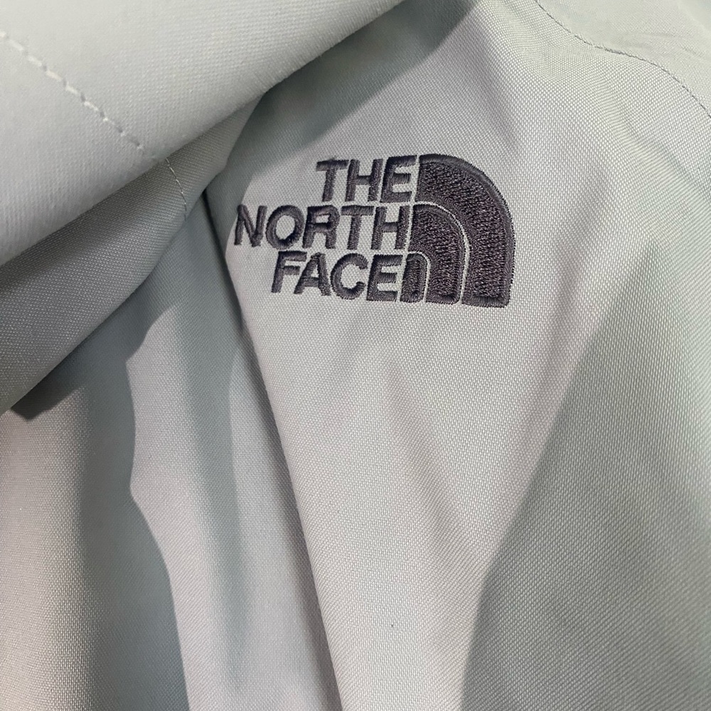 Mens ’The North Face’ ski jacket w/ removal liner.  XL. New $220